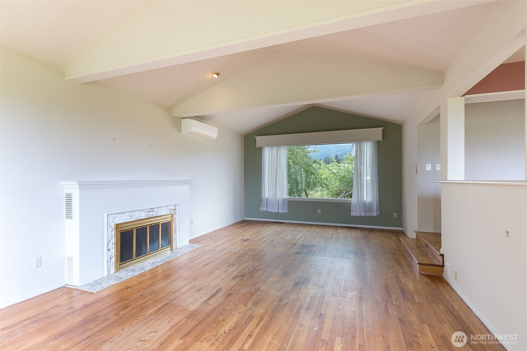 441 E Hillcrest Drive Property Photo 3