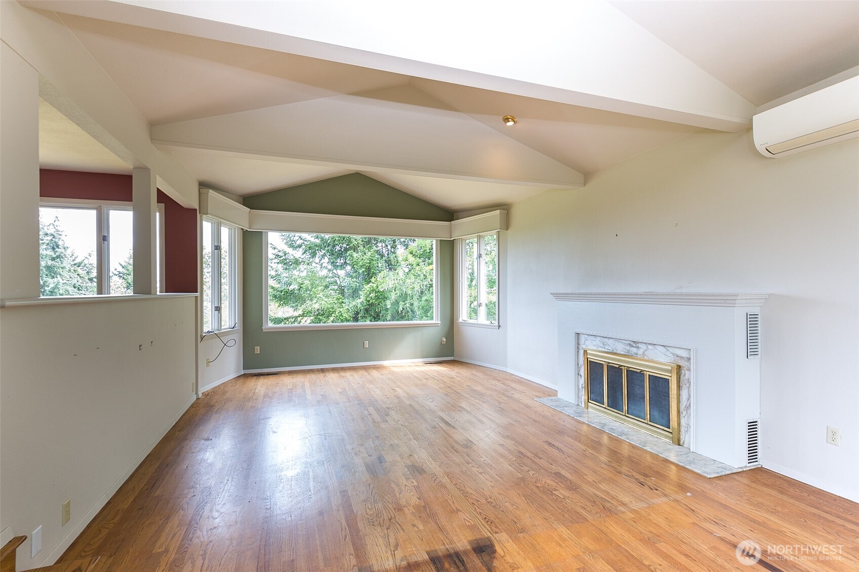 441 E Hillcrest Drive Property Photo 4