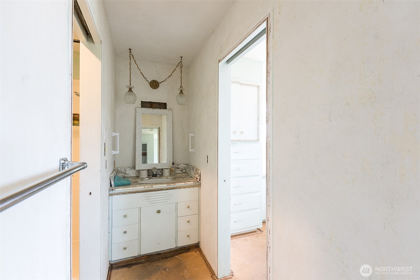 441 E Hillcrest Drive Property Photo 18