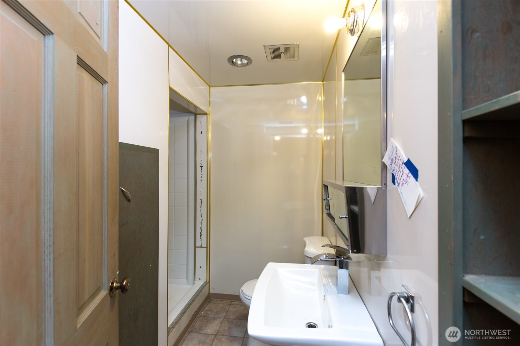 441 E Hillcrest Drive Property Photo 22