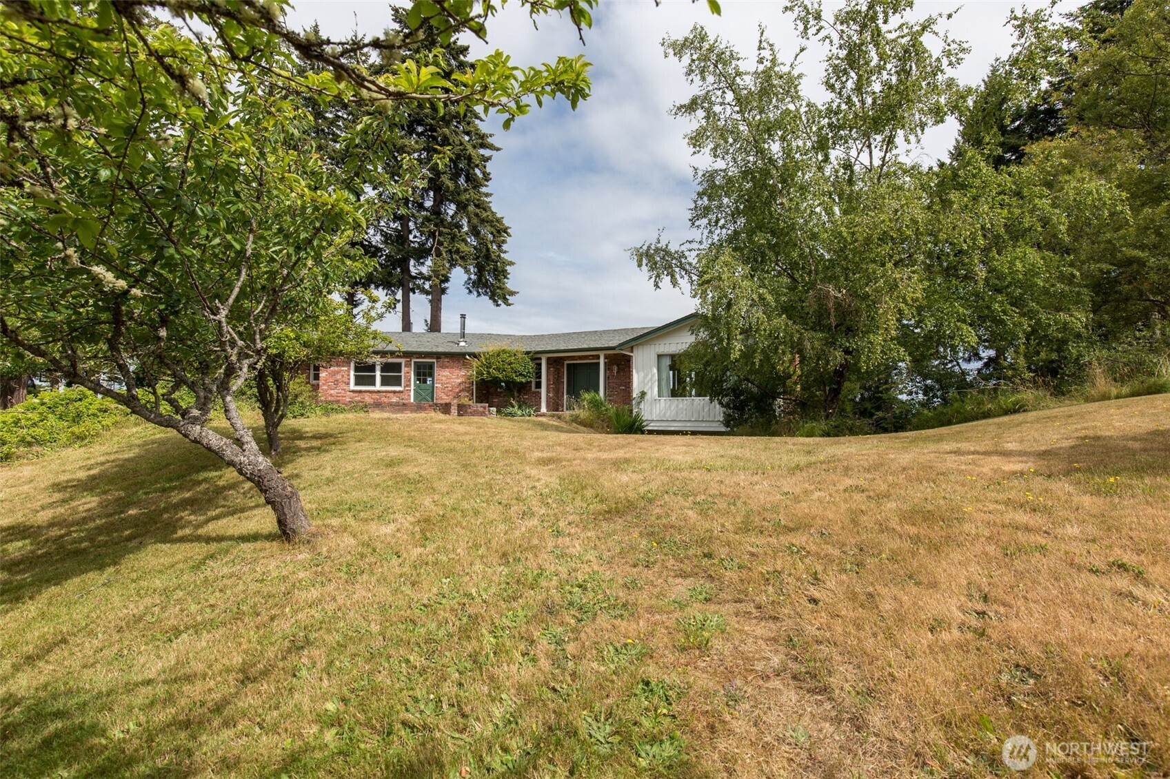 441 E Hillcrest Drive Property Photo 29