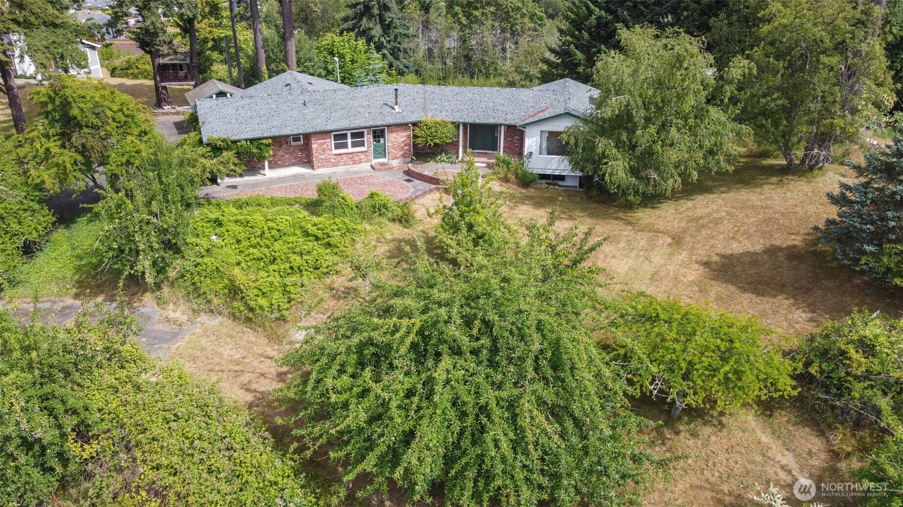 441 E Hillcrest Drive Property Photo 32