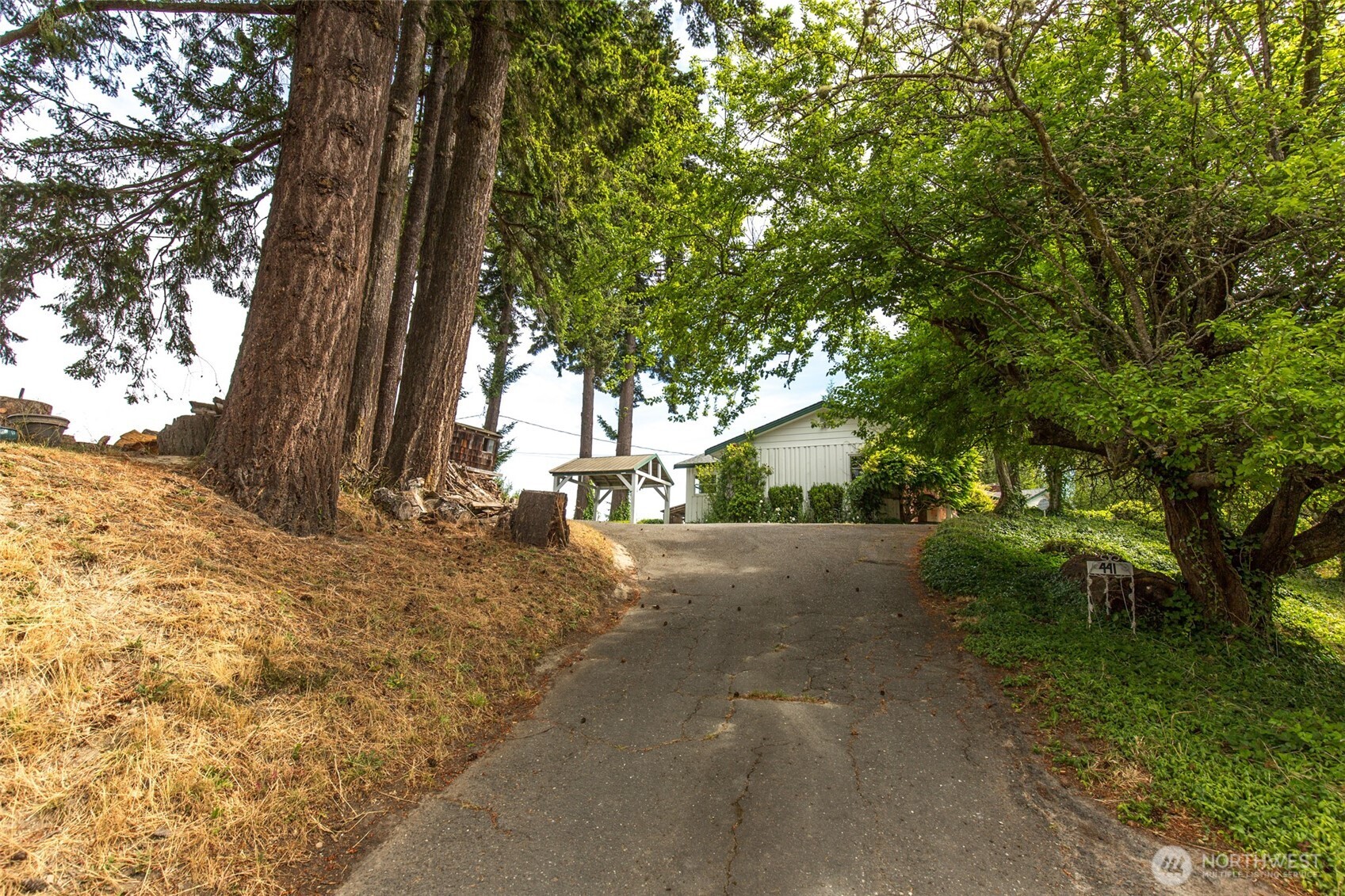 441 E Hillcrest Drive Property Photo 34
