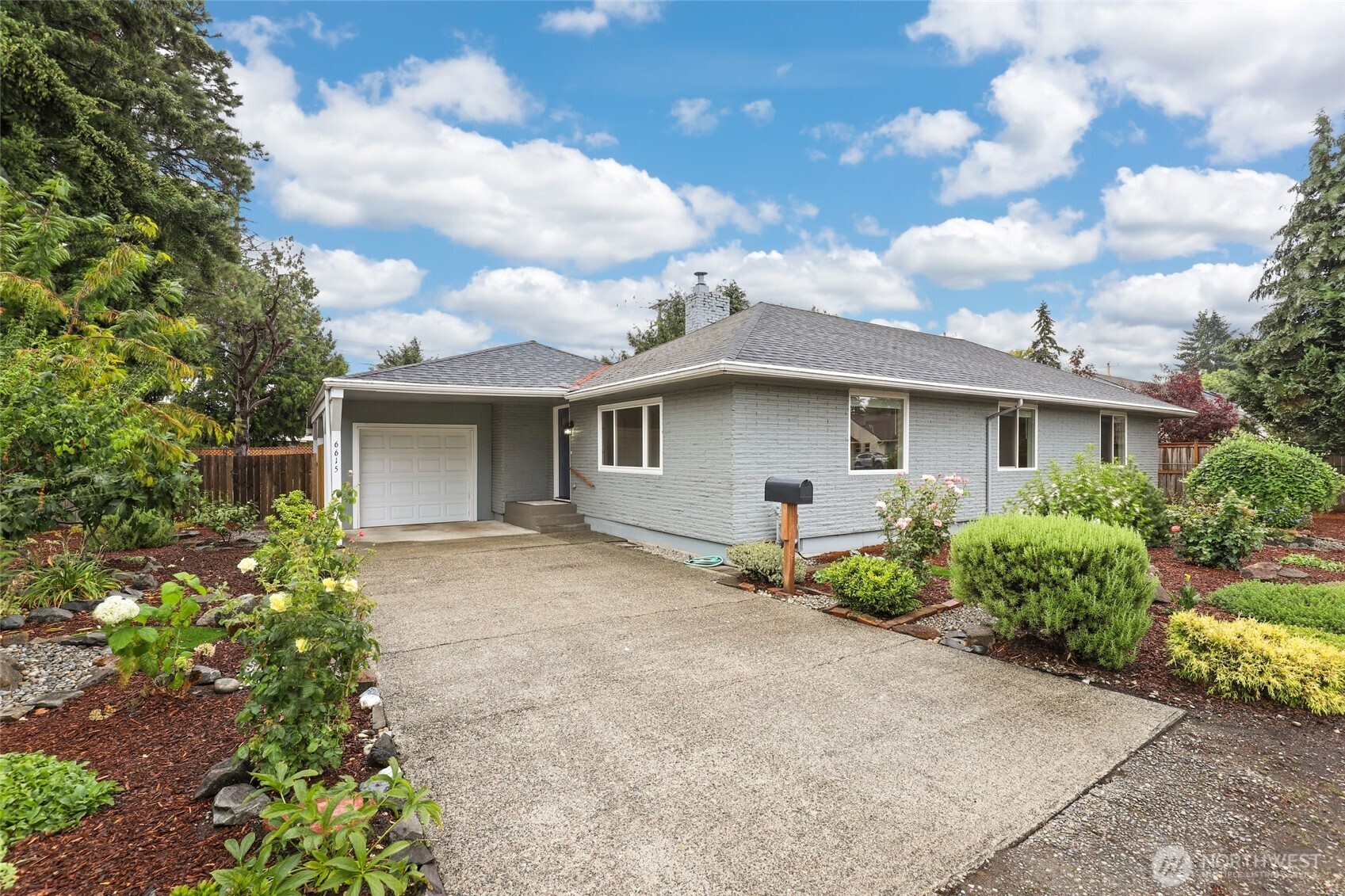 6615 S Huson Street Property Photo 1