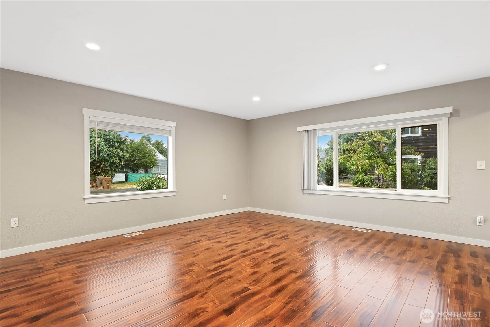 6615 S Huson Street Property Photo 6