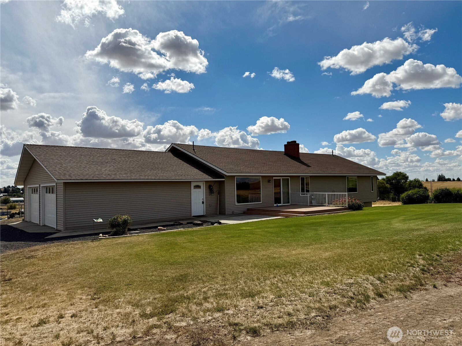 705 Ne Blake Avenue Property Photo 2