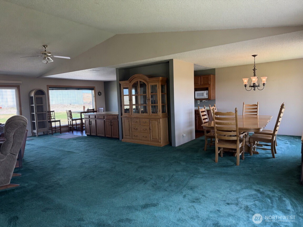 705 Ne Blake Avenue Property Photo 4
