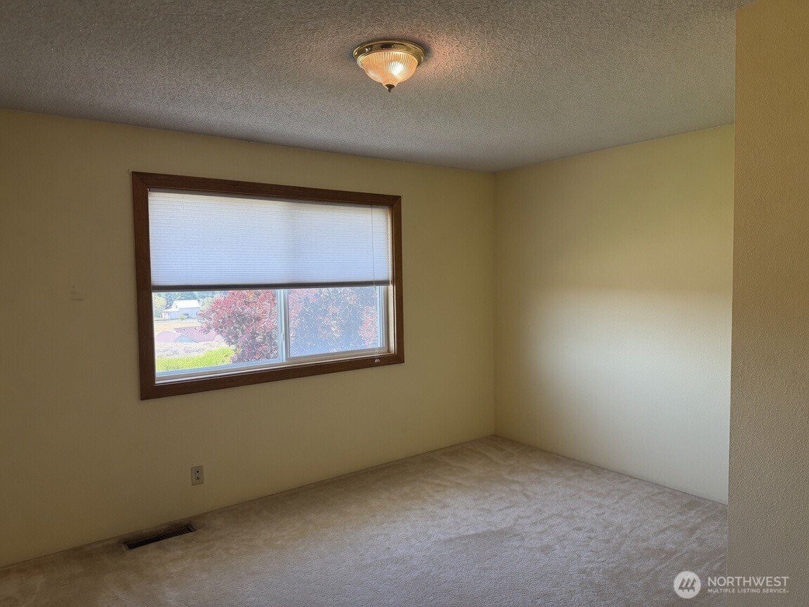 705 Ne Blake Avenue Property Photo 24