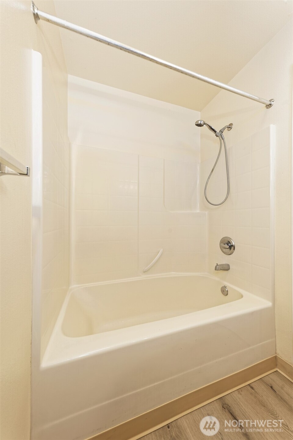 30 E Larch Place Property Photo 19