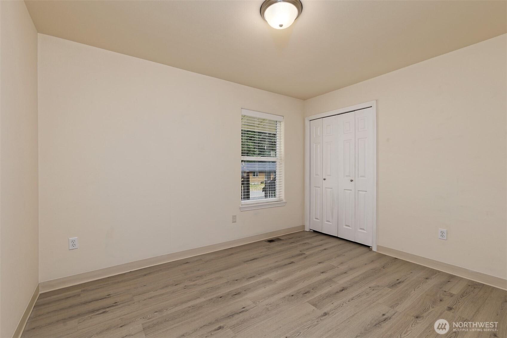 30 E Larch Place Property Photo 20
