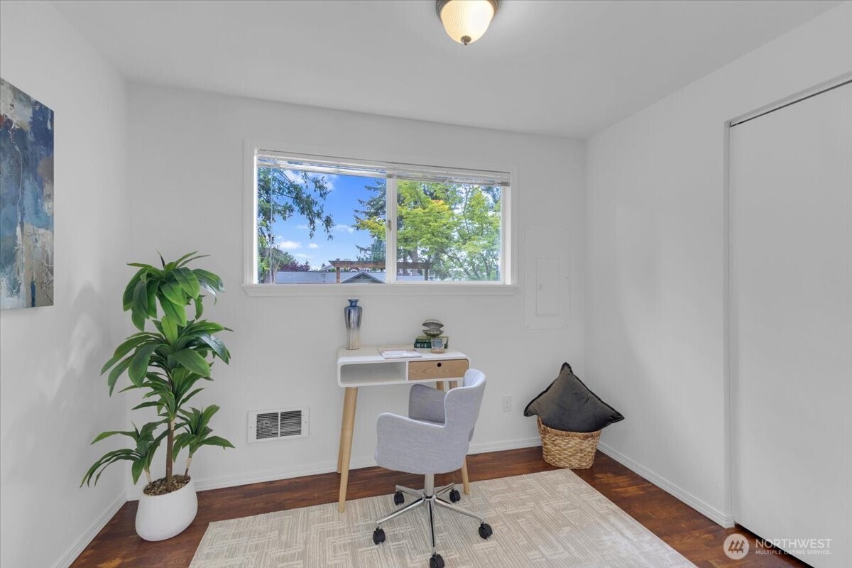 2427 200th Place Property Photo 19