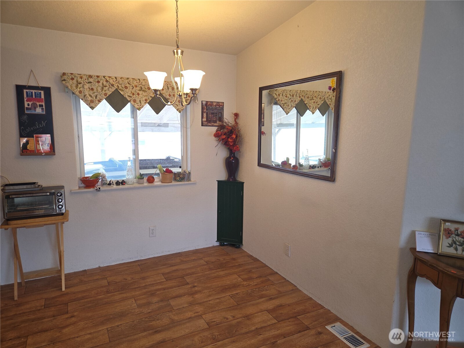 412 Quail Lane Property Photo 5