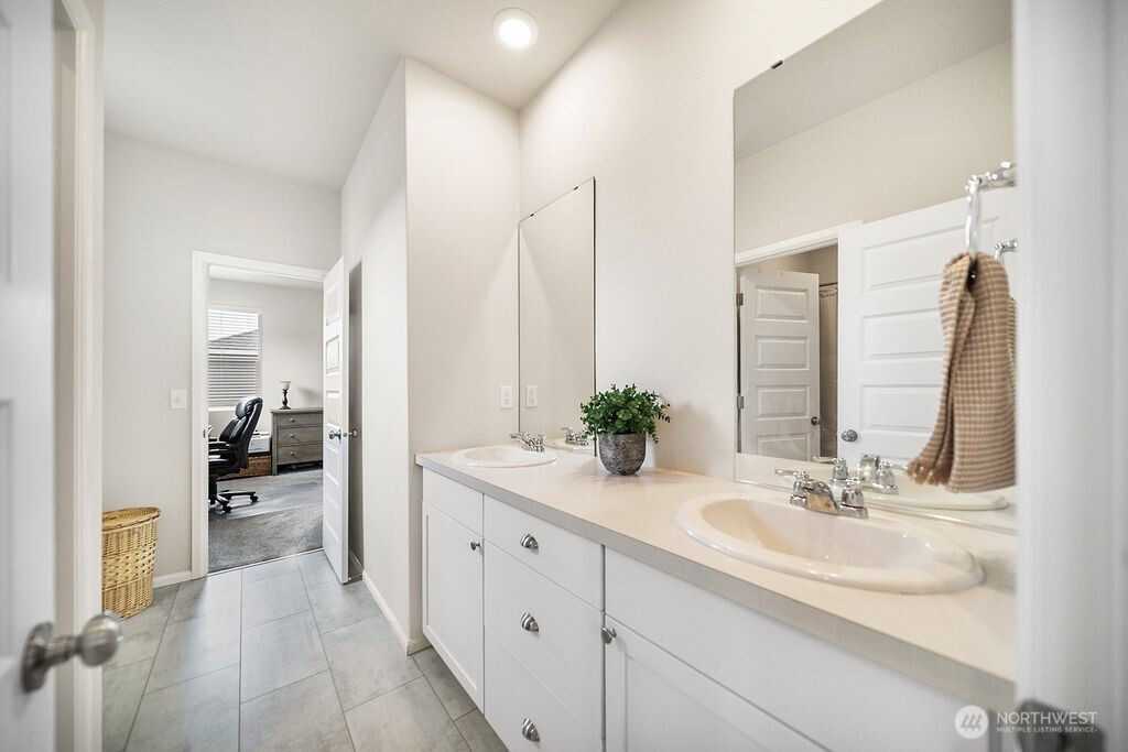 1235 Panoramic Loop Property Photo 31