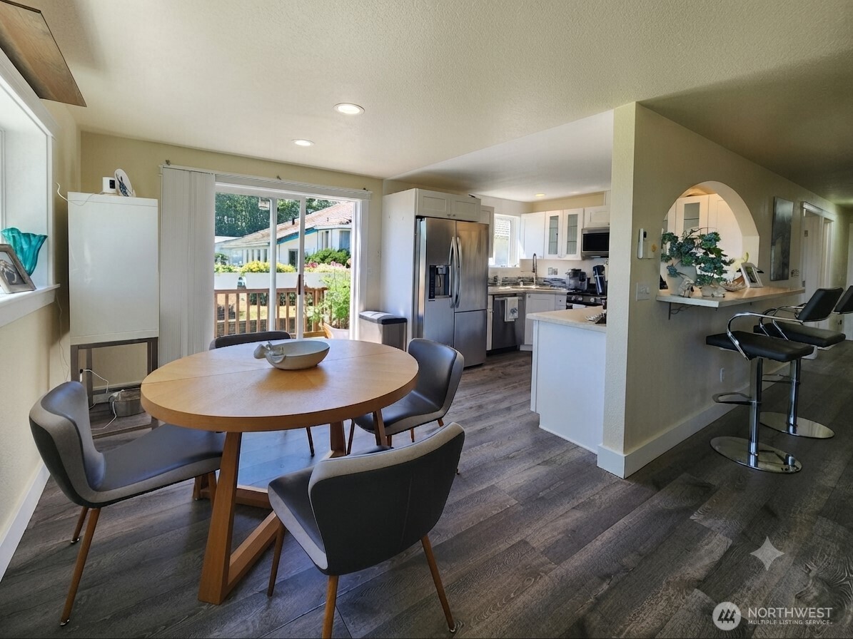370 Olympic View Avenue Property Photo 9