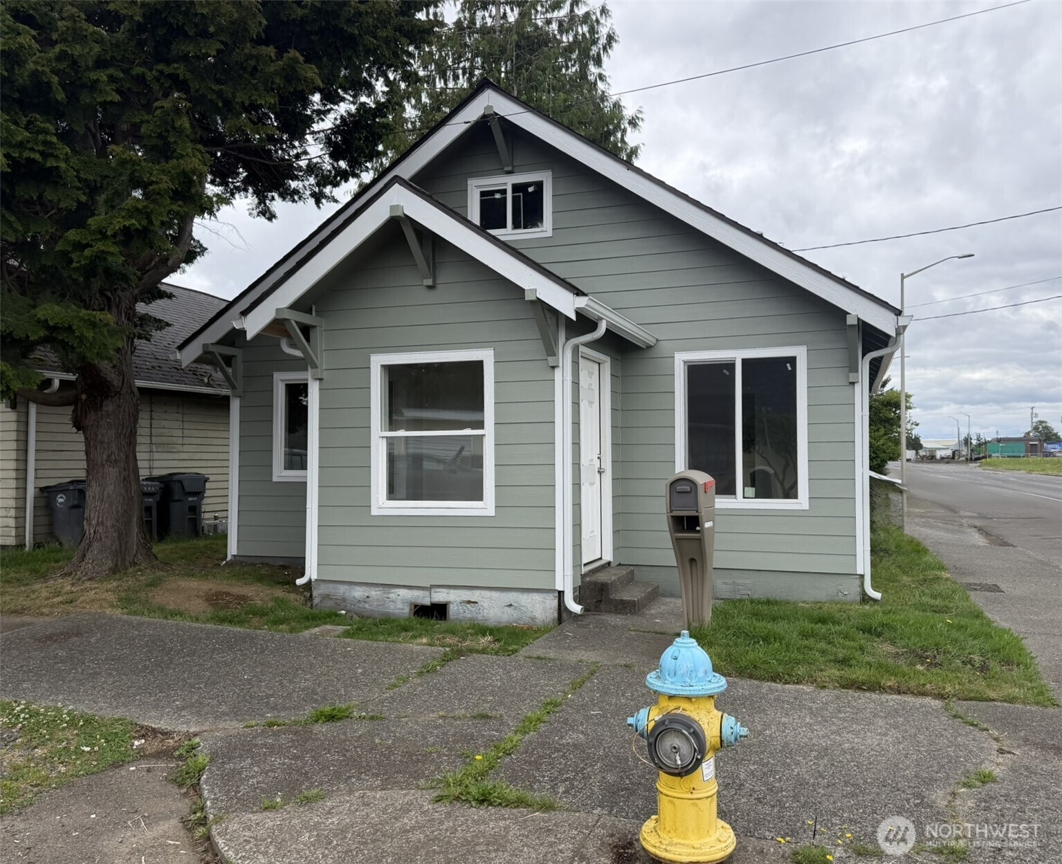 619 27th Street Property Photo 2