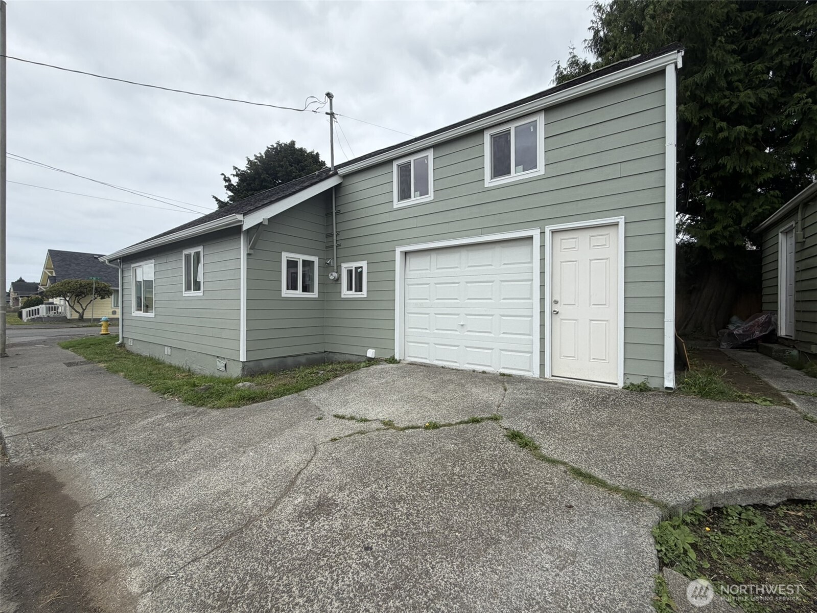 619 27th Street Property Photo 5