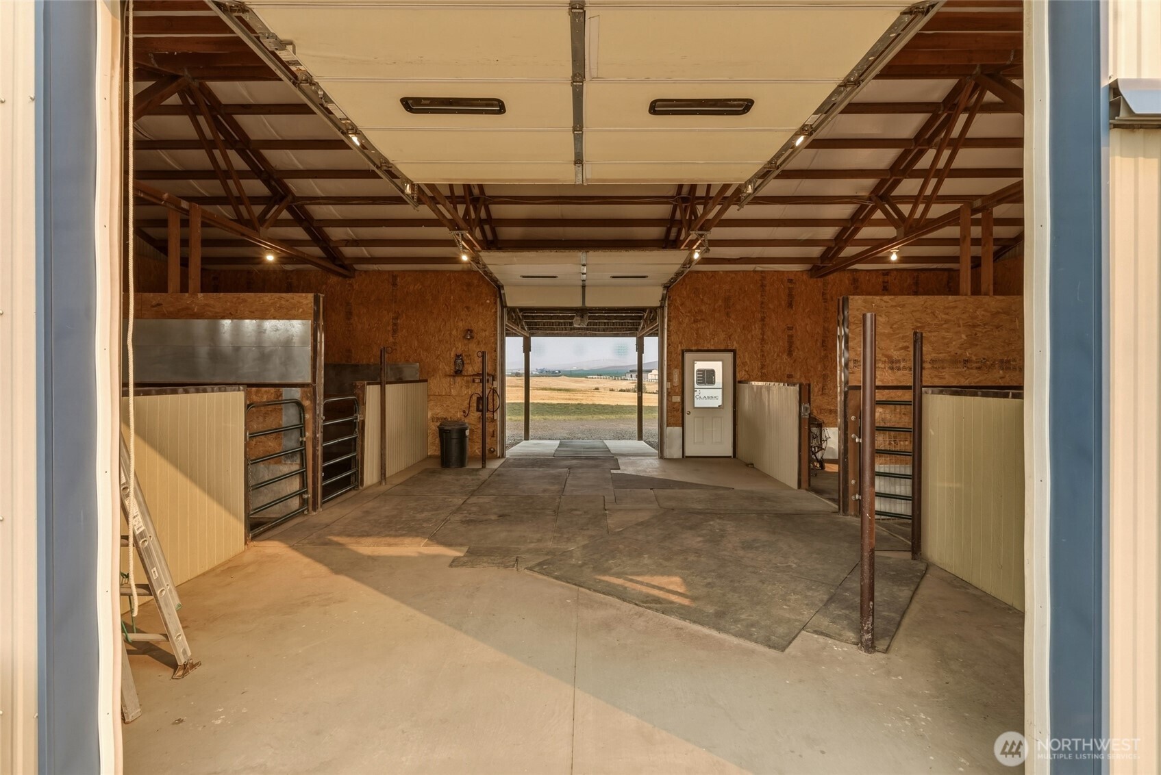711 Watson Loop Property Photo 33