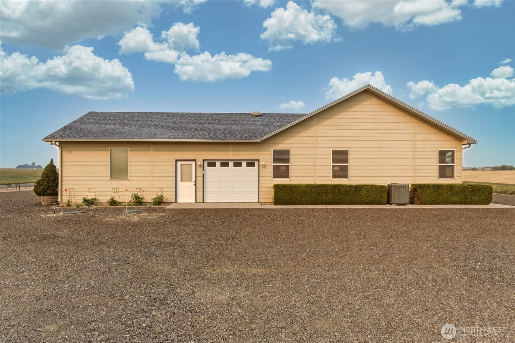 711 Watson Loop Property Photo 36