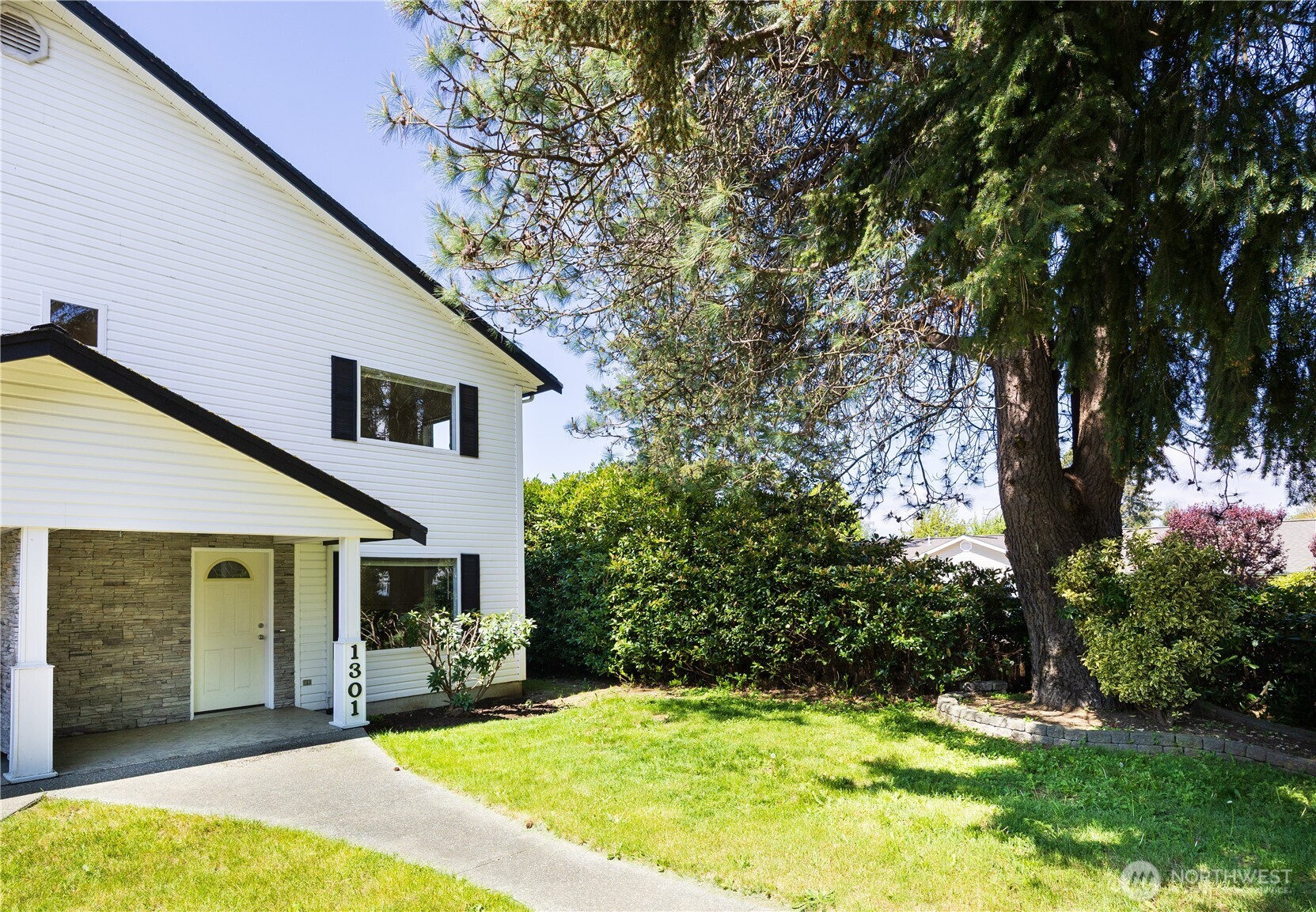 1301 1305 Mitchell Avenue Property Photo 2