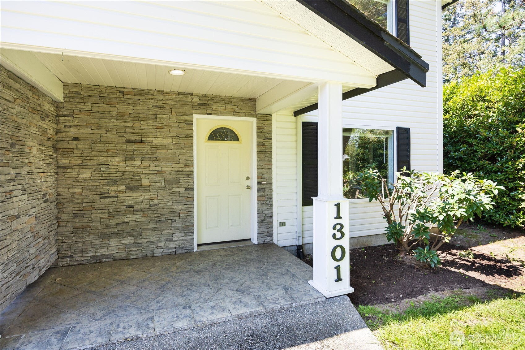 1301 1305 Mitchell Avenue Property Photo 3
