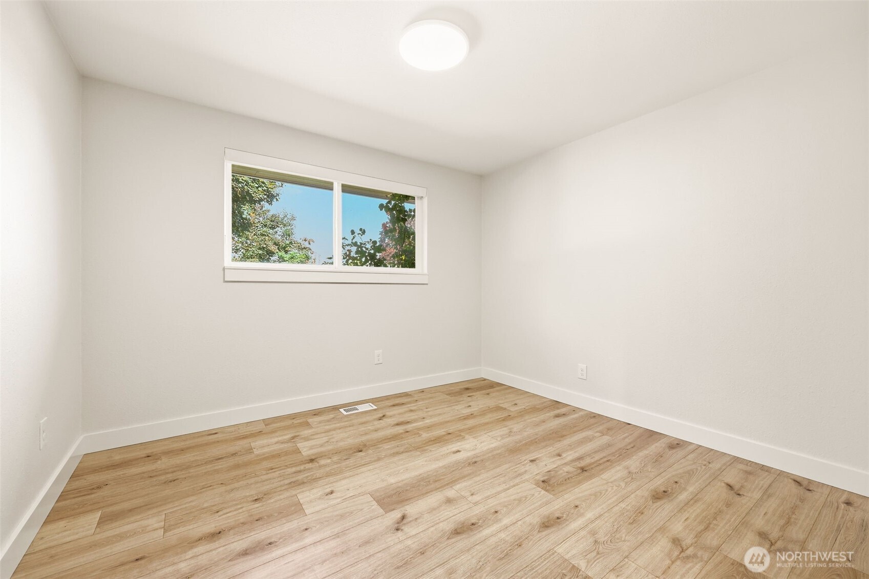 8434 E E Street Property Photo 12