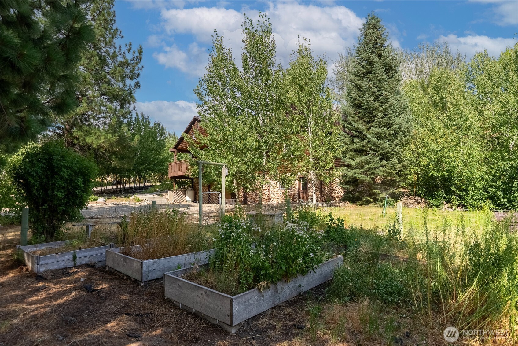 14 Apple Way Property Photo 37