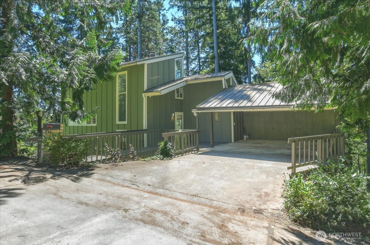 2425 Archwood Drive Property Photo 3