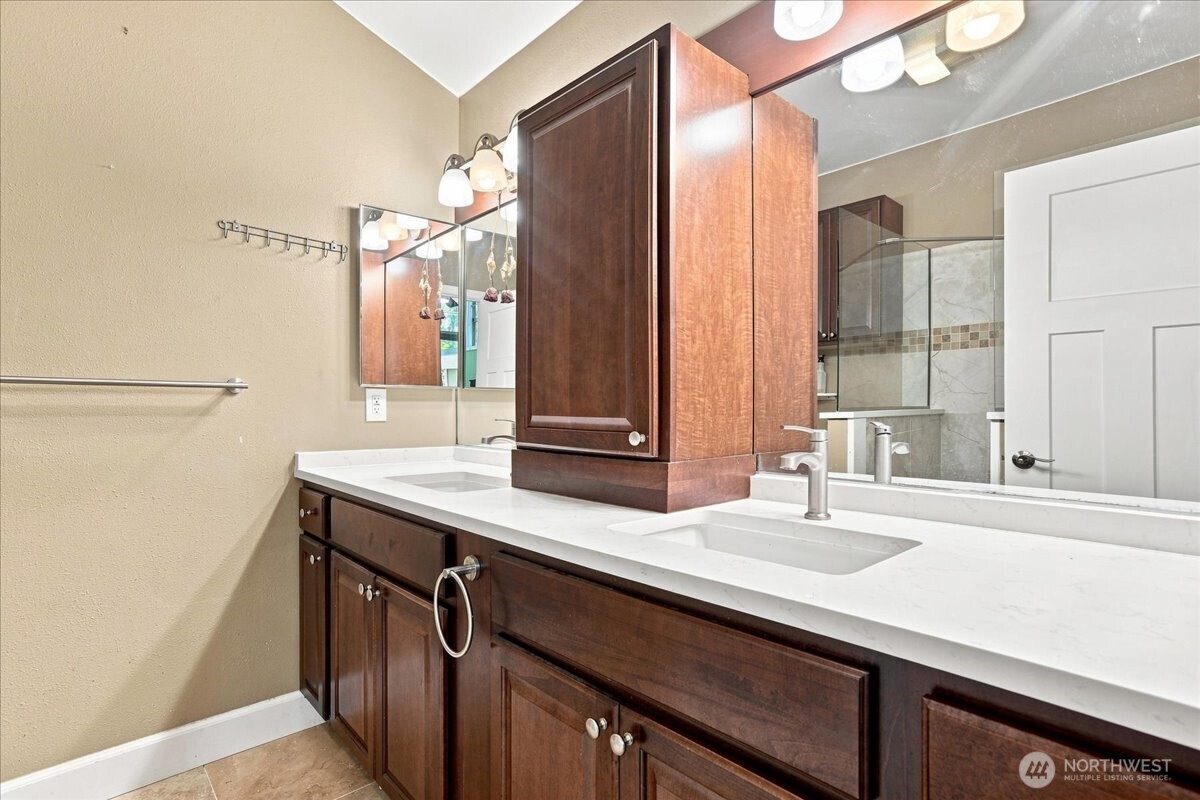 2425 Archwood Drive Property Photo 25