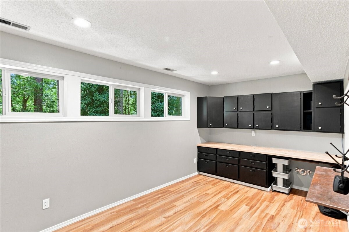 2425 Archwood Drive Property Photo 27