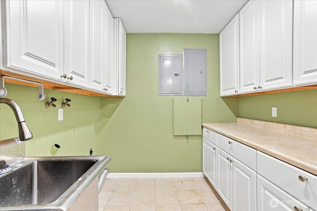 2425 Archwood Drive Property Photo 32