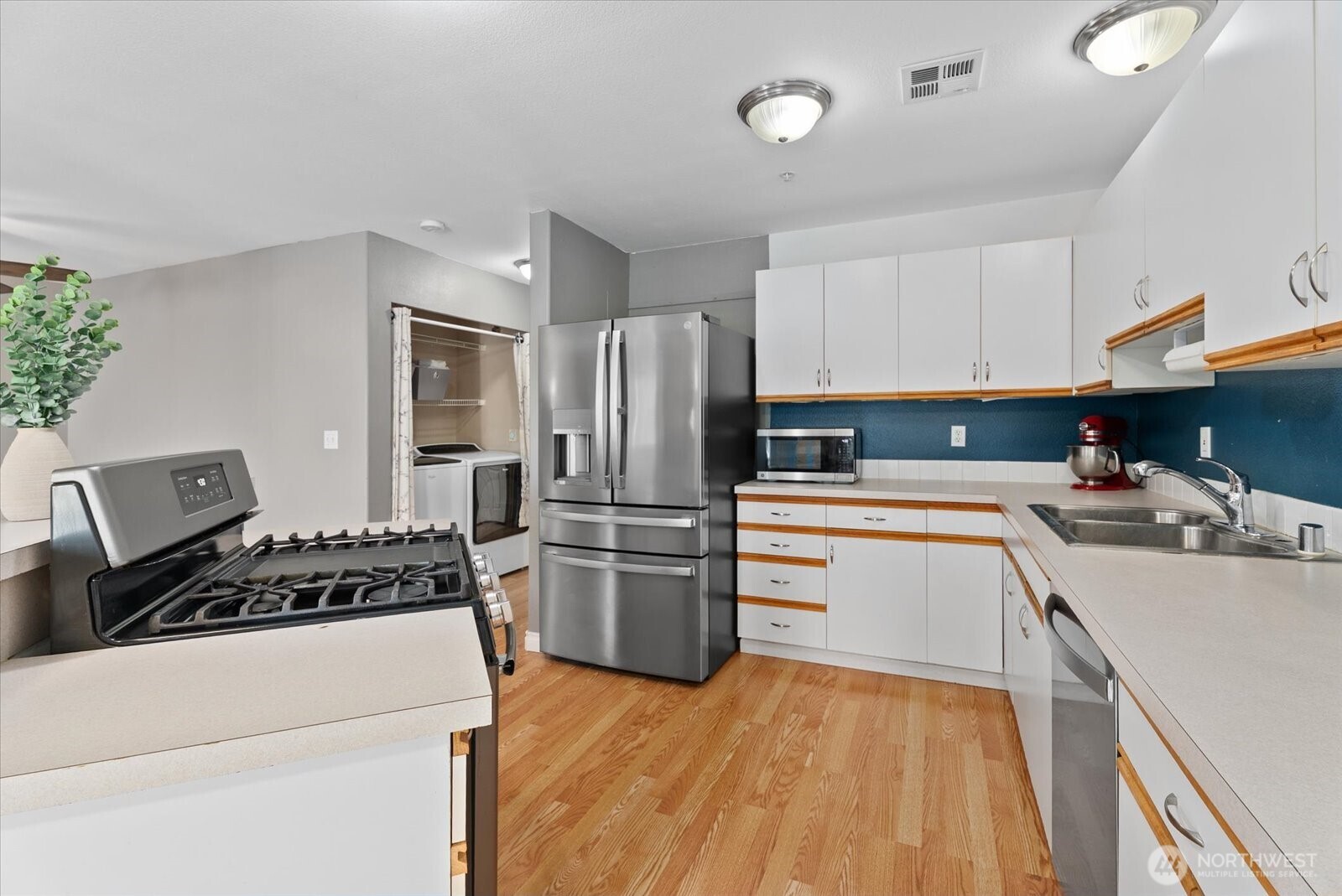 1318 37th Street 1408 Property Photo 6