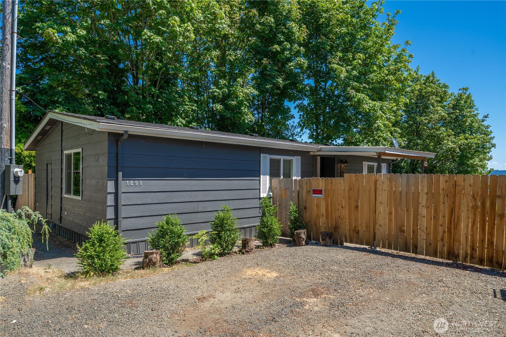 1898 Vista Lane Property Photo 2