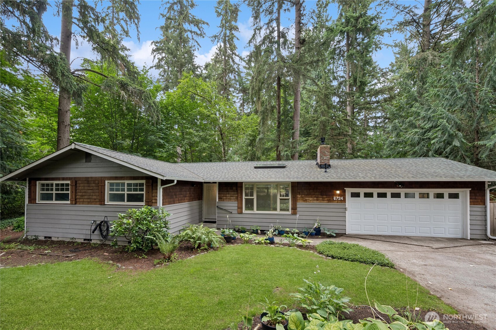 6724 Alder Glen Drive Property Photo 2