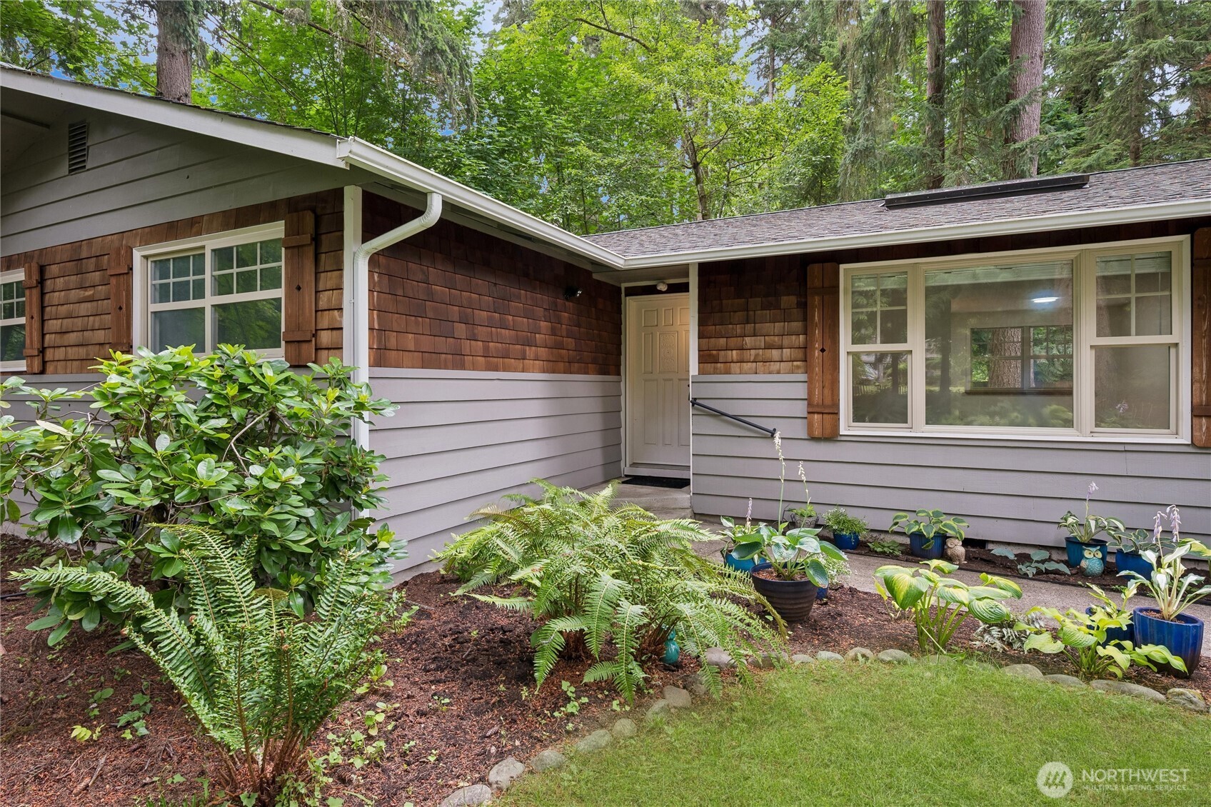 6724 Alder Glen Drive Property Photo 4