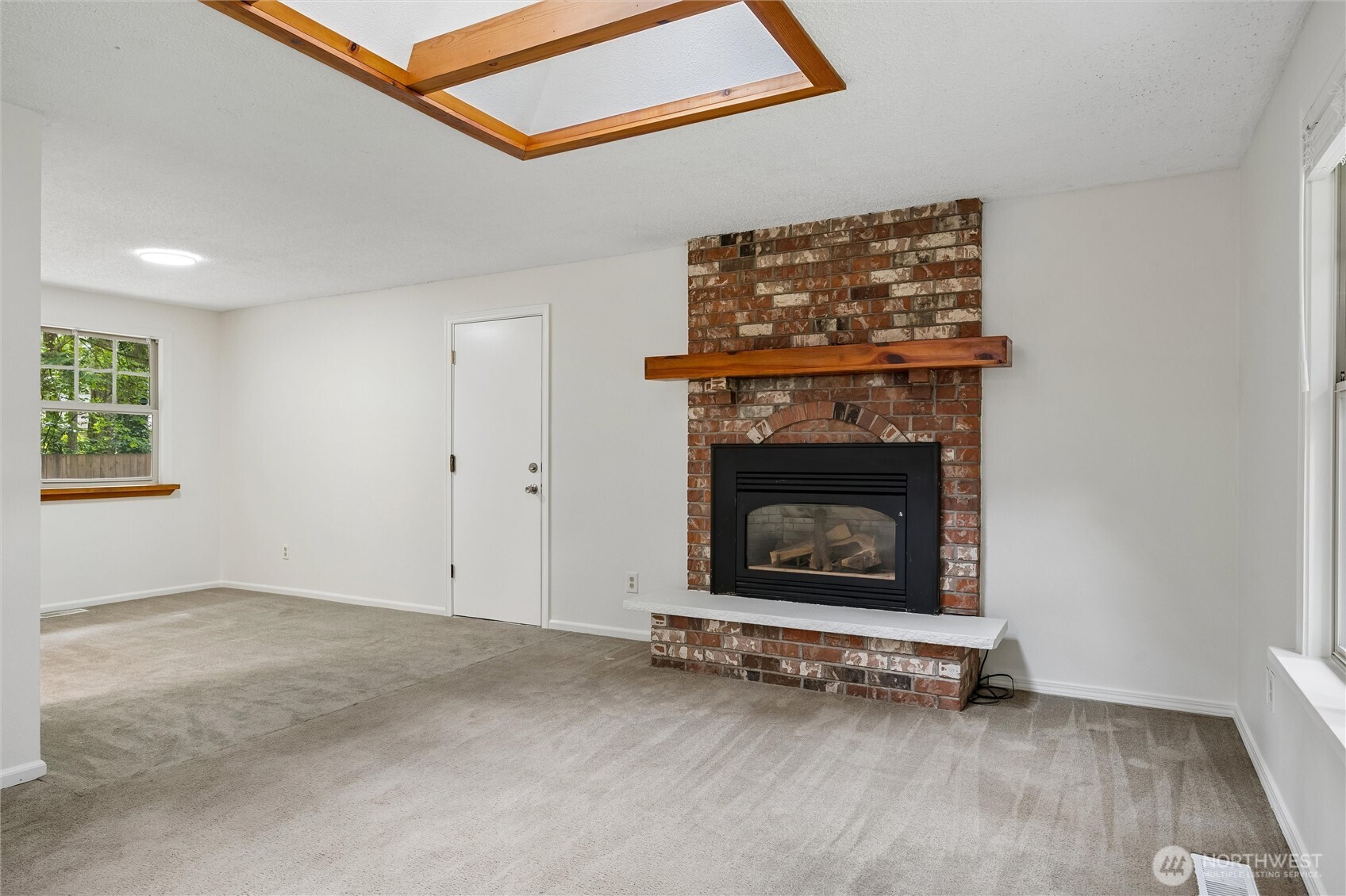 6724 Alder Glen Drive Property Photo 8