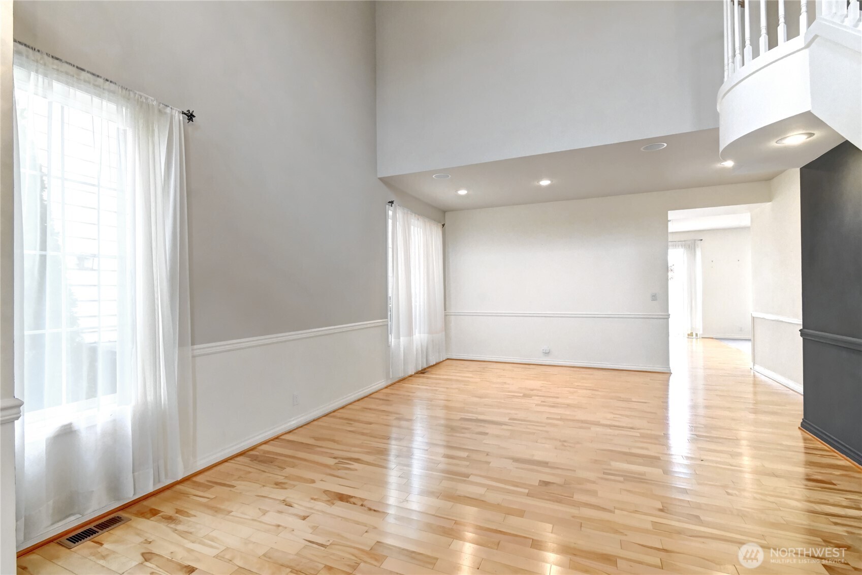 6632 188th Place Property Photo 3