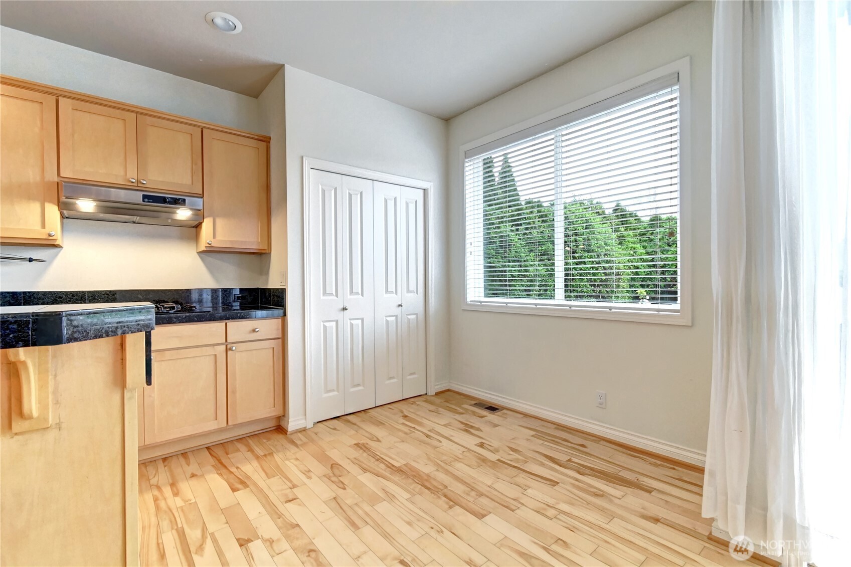 6632 188th Place Property Photo 9