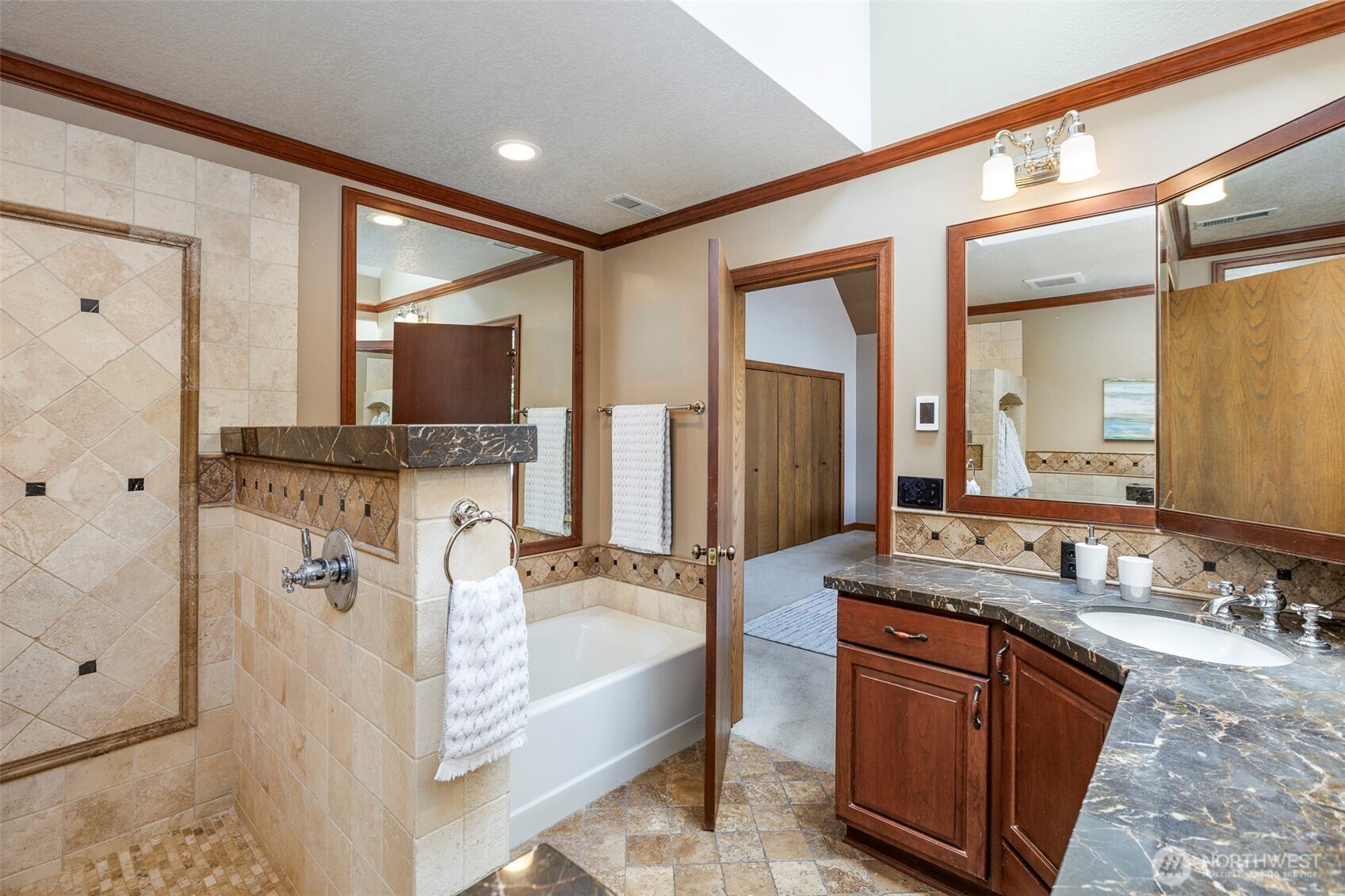 6573 Ne Windermere Road Property Photo 18