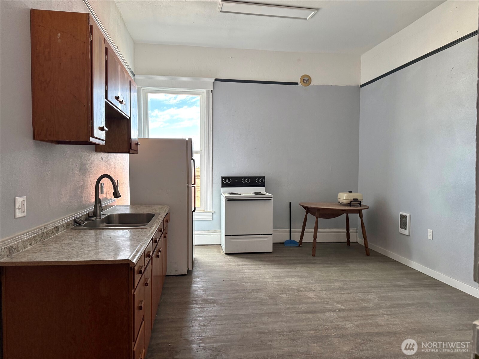 4 E 1st Avenue Property Photo 22