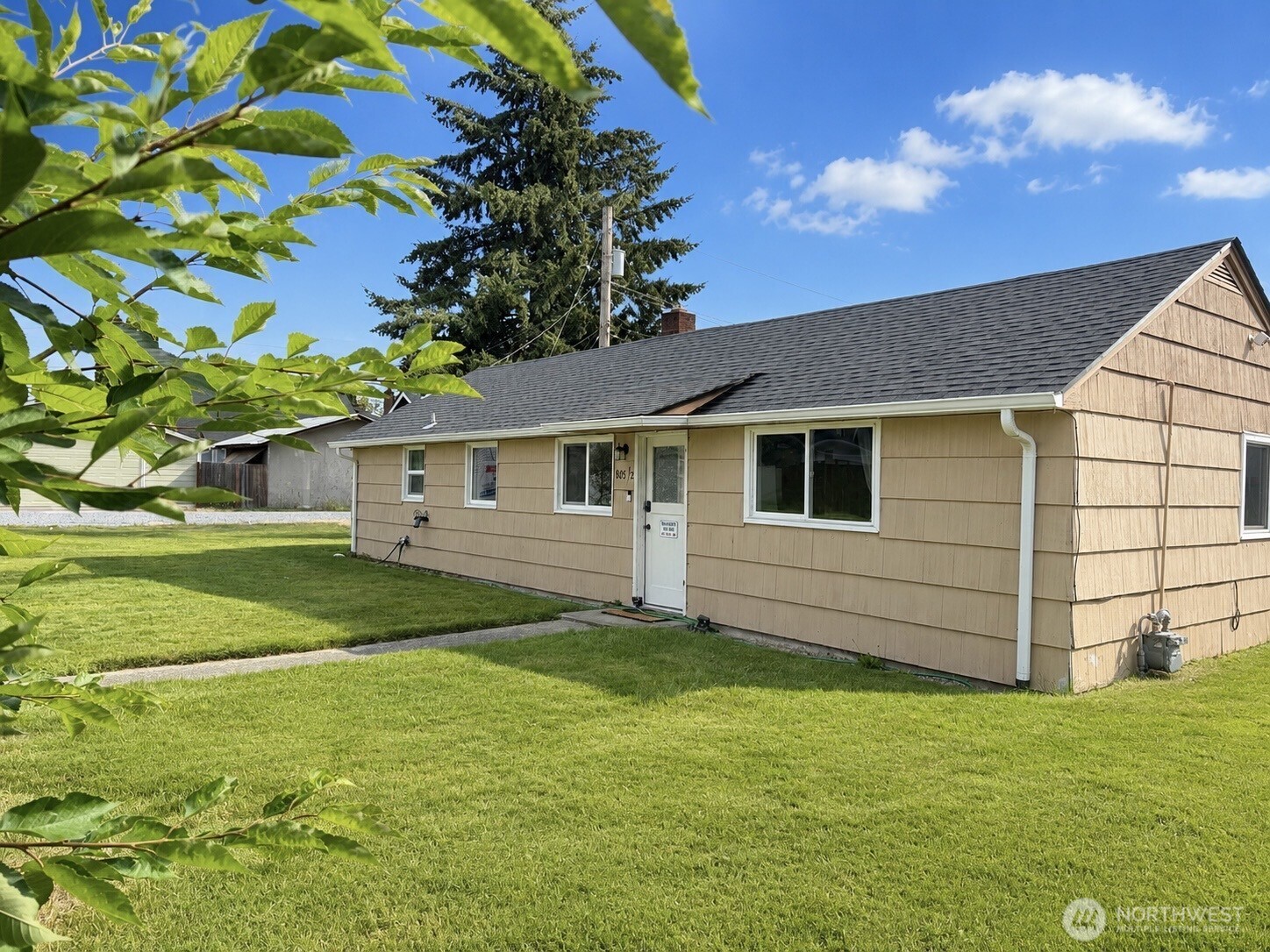 805 1/2 4th Avenue Property Photo 1