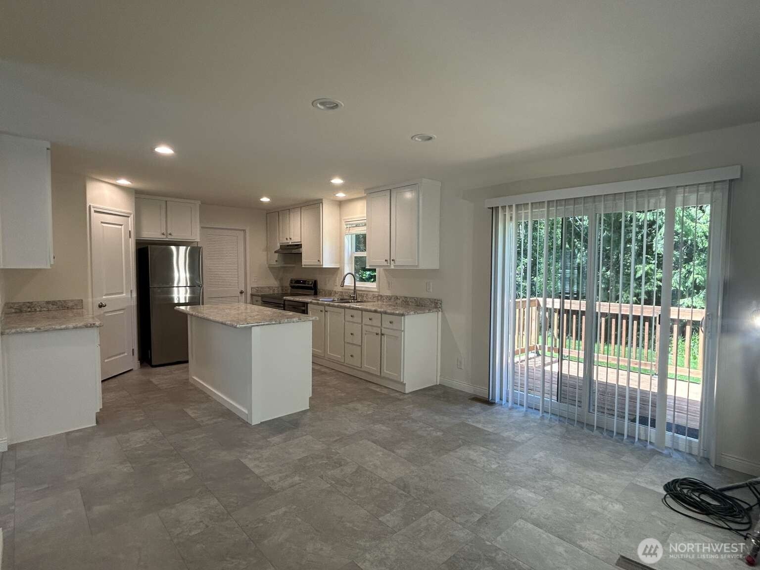 214 W Griffith Street Property Photo 10