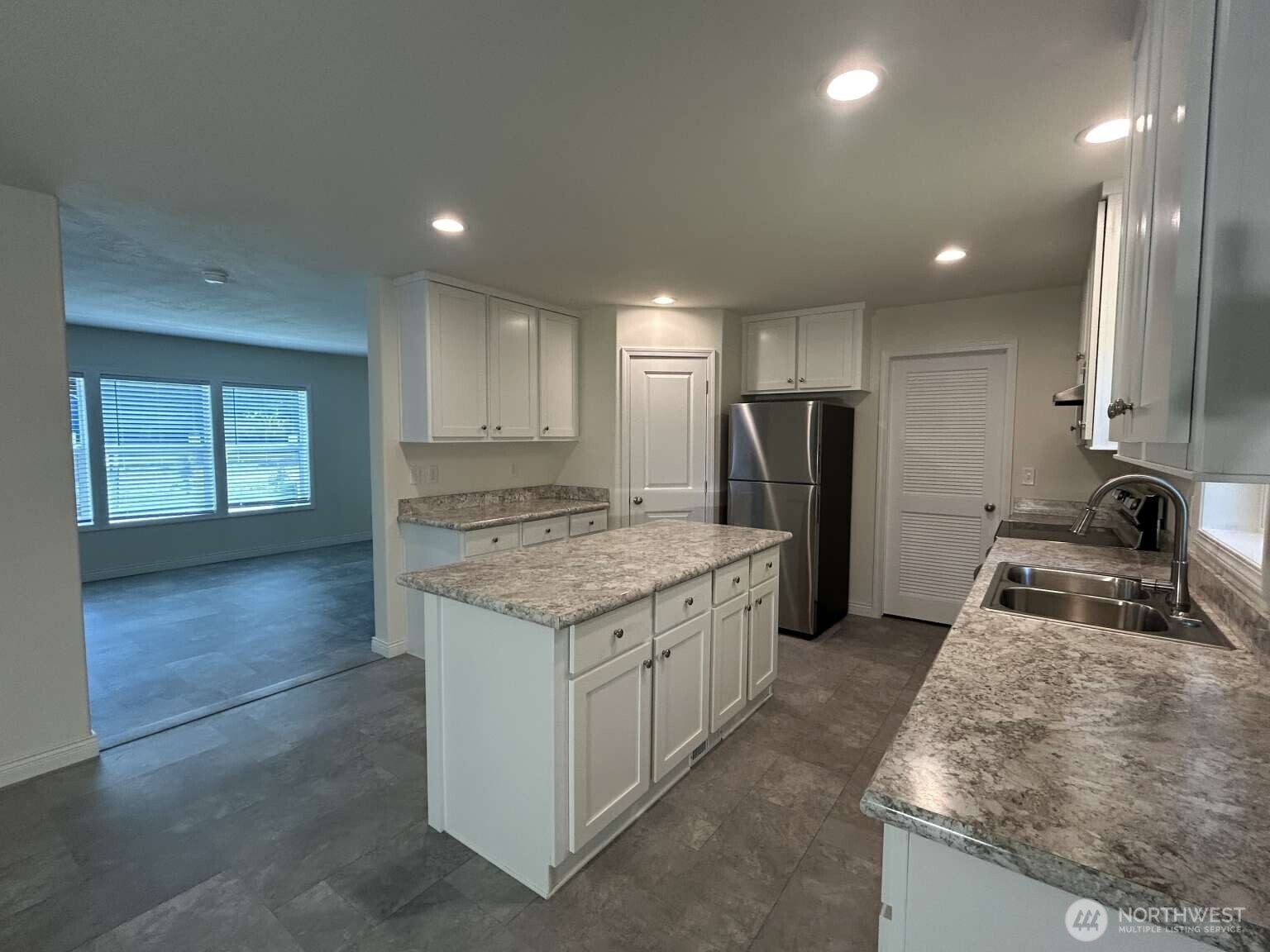 214 W Griffith Street Property Photo 12