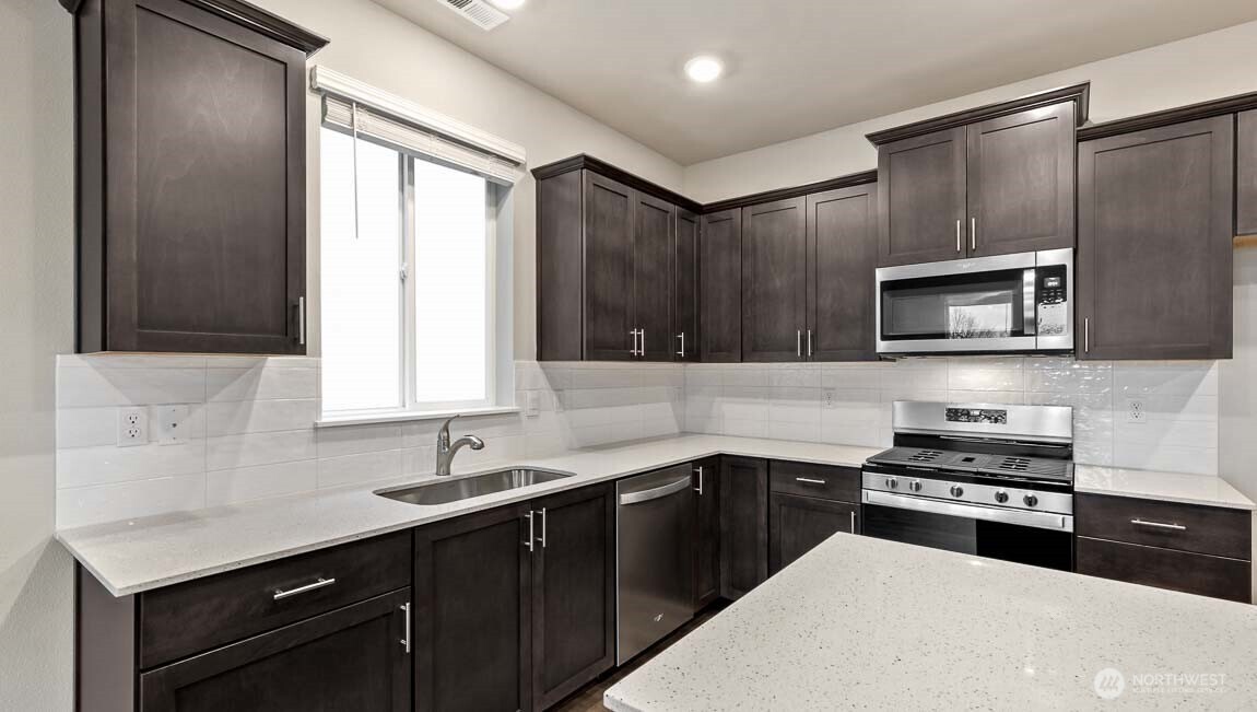 13908 11th Place Property Photo 7
