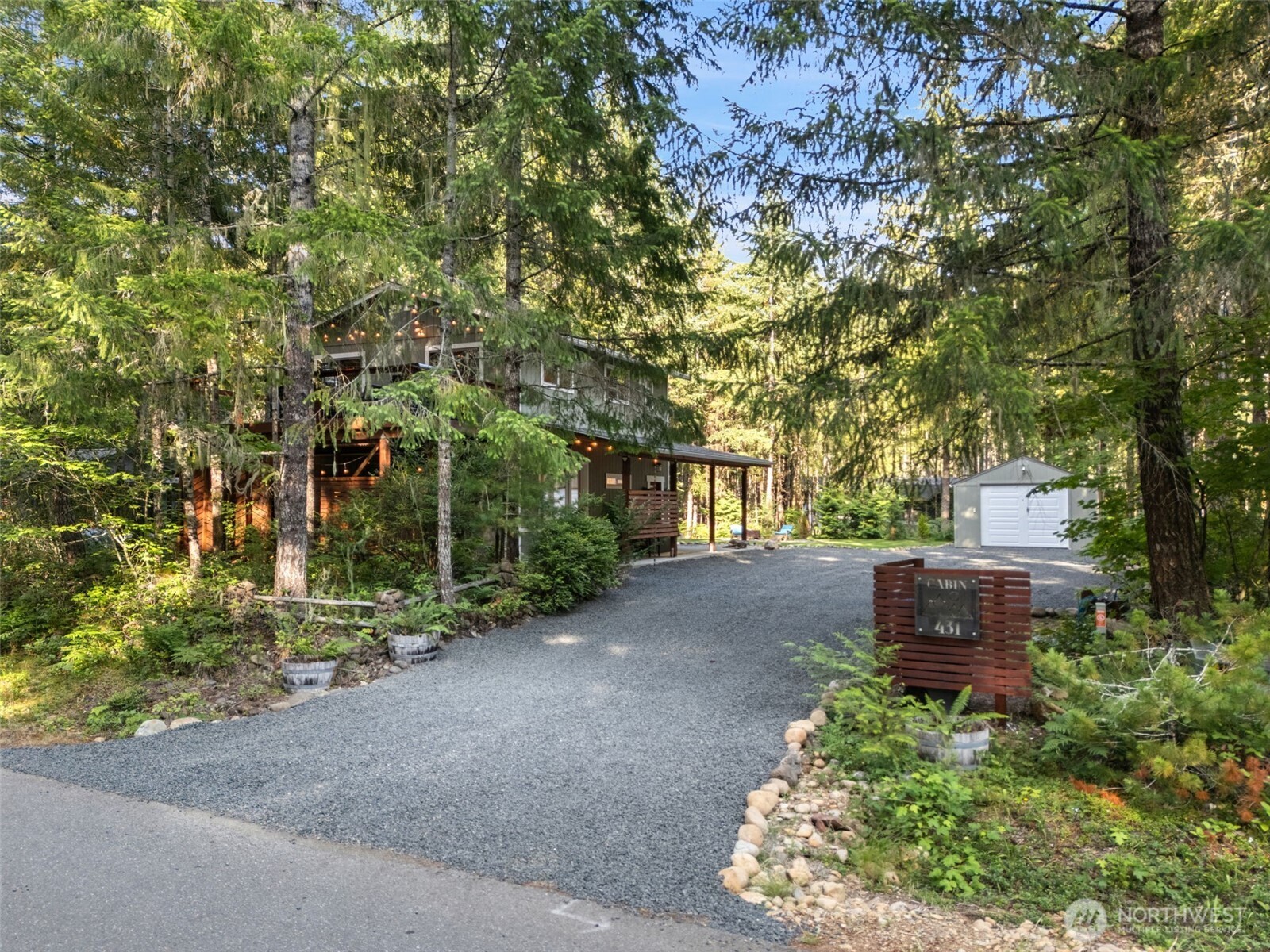 431 N Mountain View Drive Property Photo 3