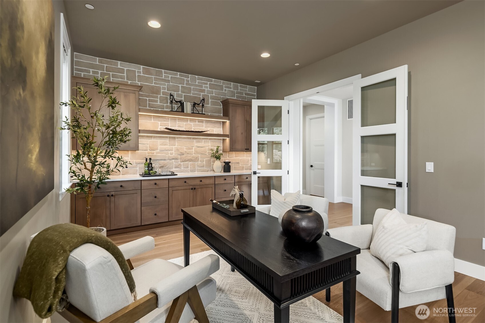 4652 143rd Place Property Photo 4