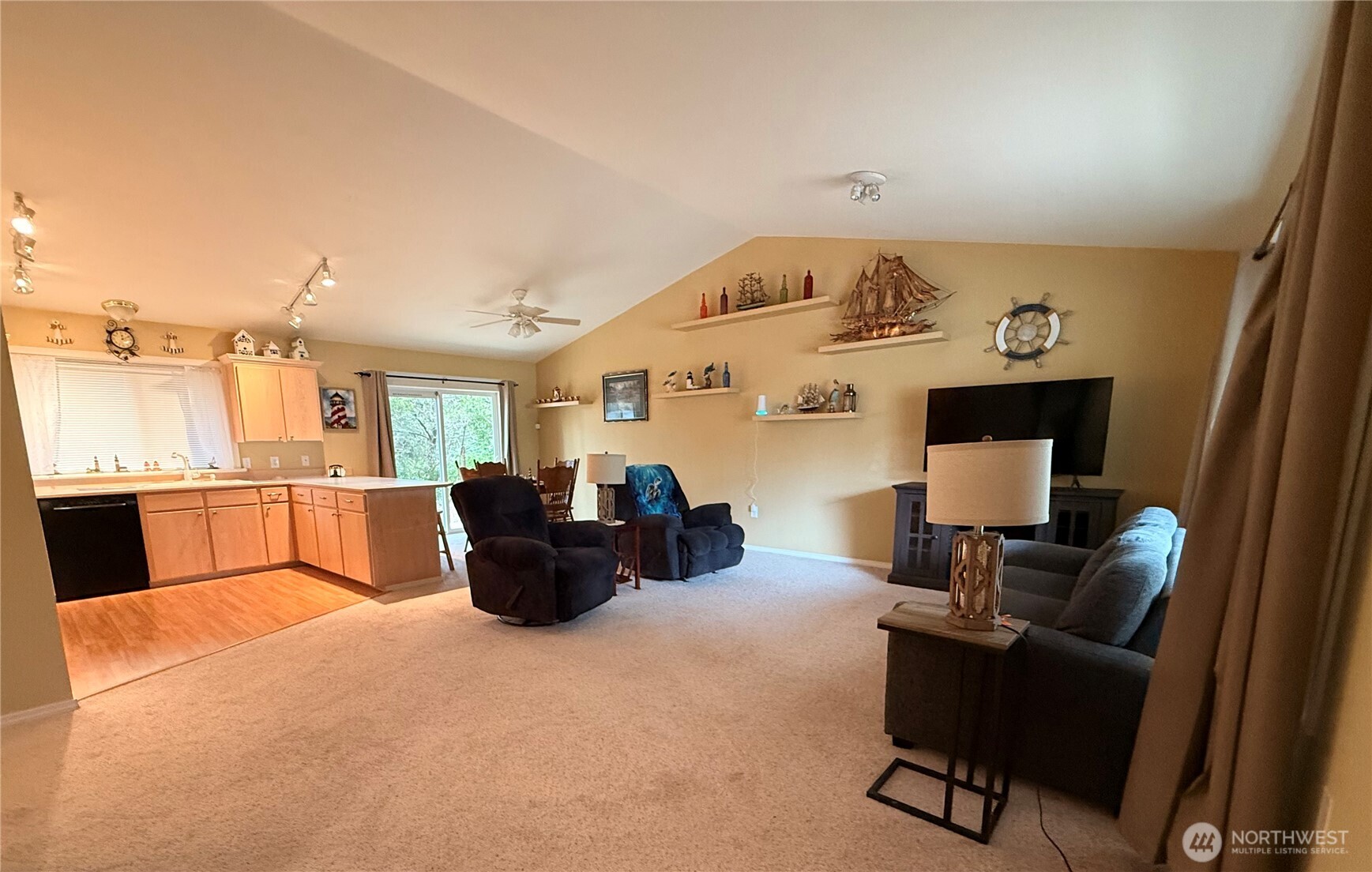 367 S Wynoochee Drive Property Photo 8