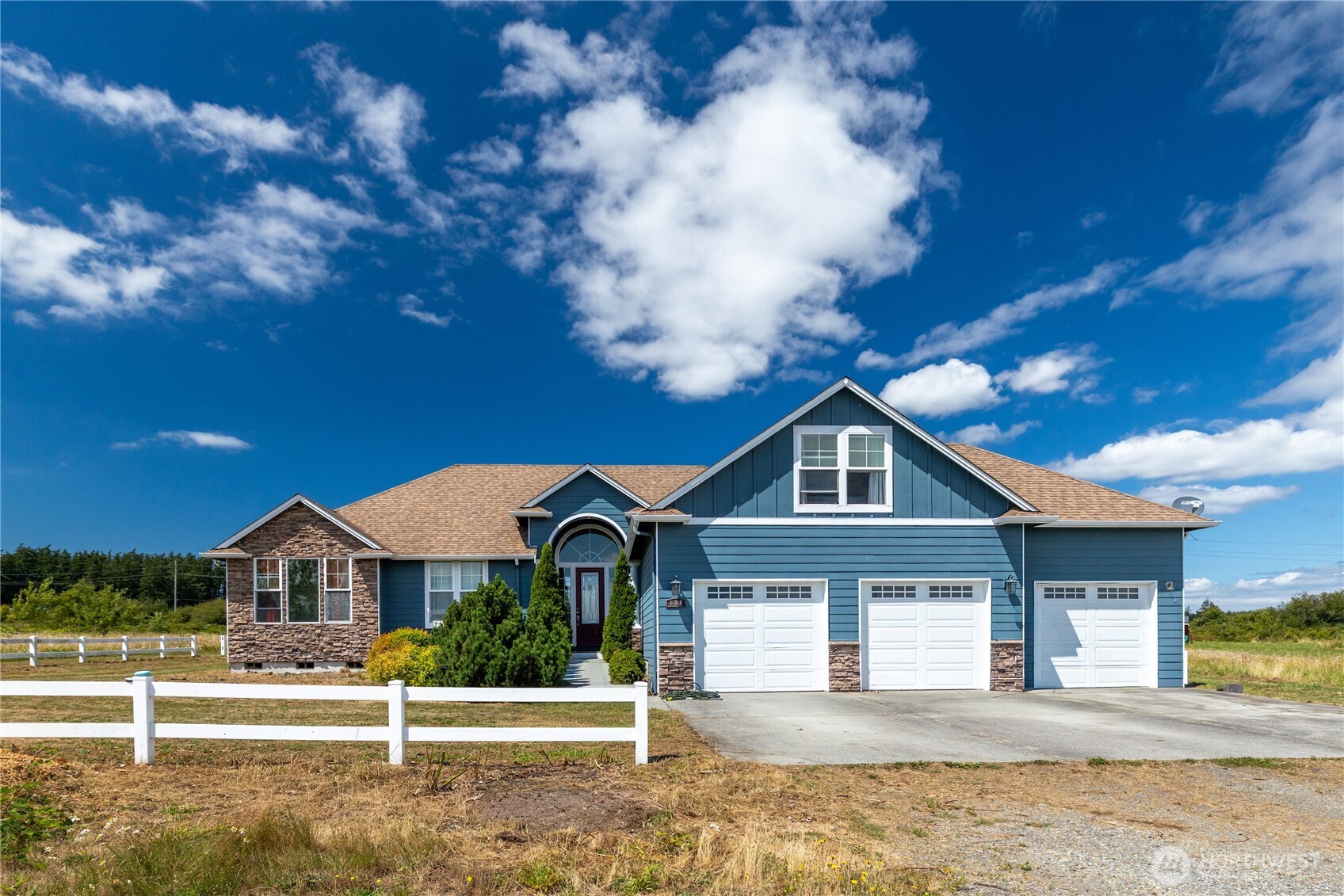 130 W Crescent Harbor Road Property Photo 1