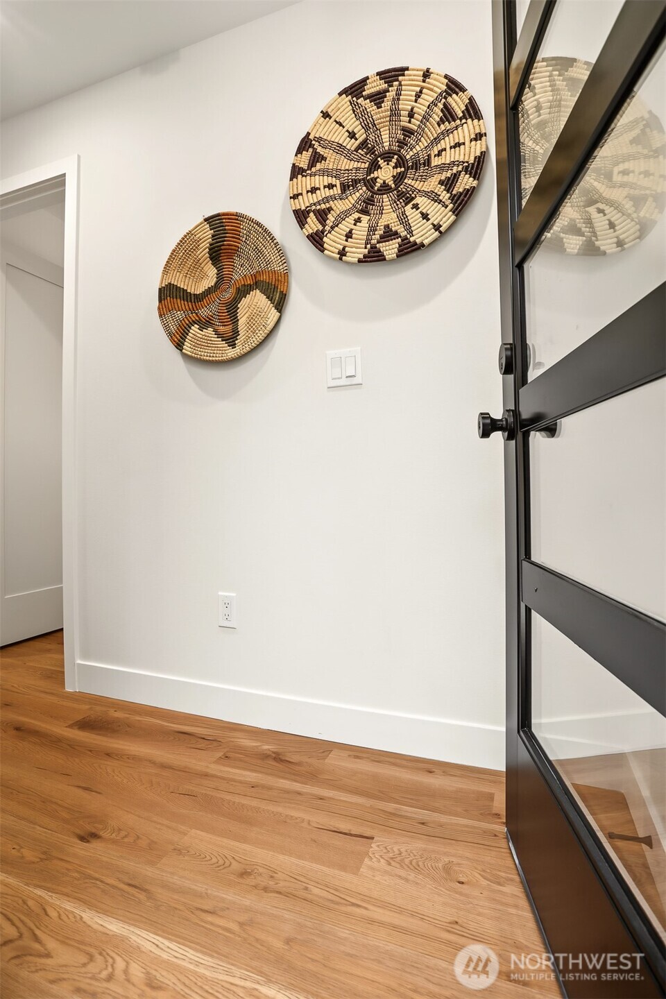 2414 Queen Anne Avenue B Property Photo 2