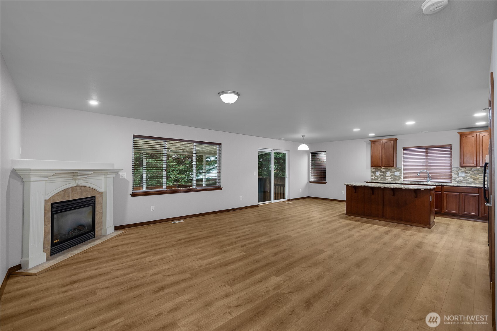 8512 205th Street Ct Property Photo 3