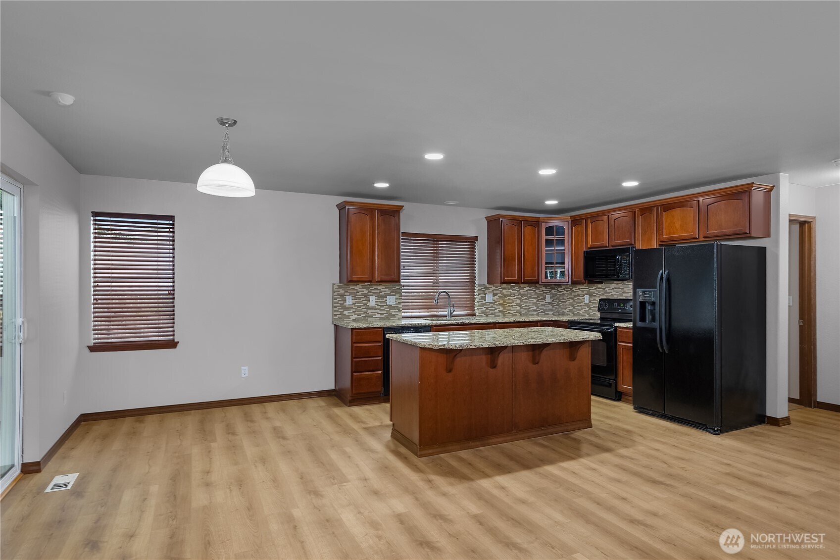 8512 205th Street Ct Property Photo 4